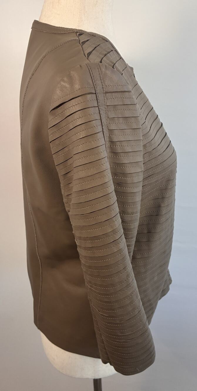 E3 by Etcetera Women’s Genuine Leather Full Zip Jacket Size 2 Pleated Strips